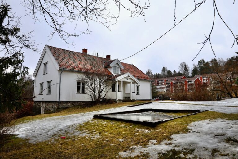 Nabolagshus på Lerdal gård